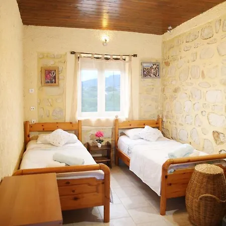 Irene Stone - Private Pool - Sleeps 6 Villa *