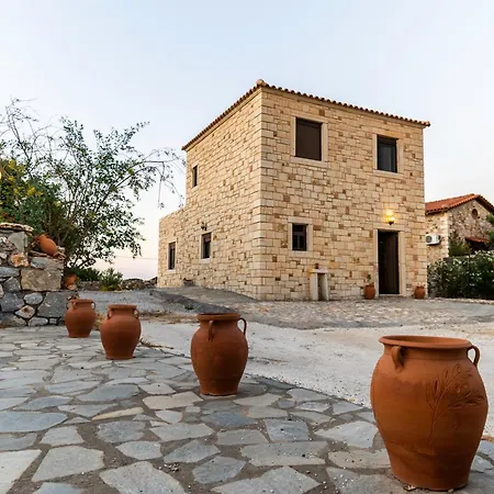 Irene Stone - Private Pool - Sleeps 6 Villa *