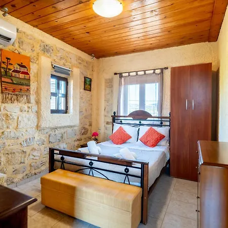 Irene Stone - Private Pool - Sleeps 6 Villa Hersonissos (Crete)