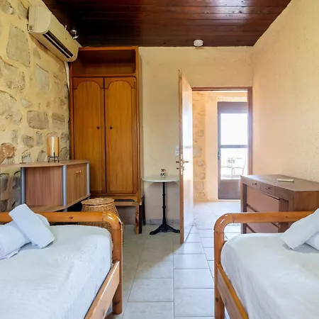 Irene Stone - Private Pool - Sleeps 6 *