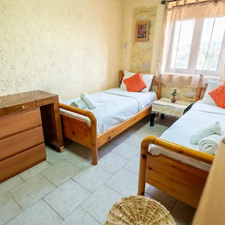 Irene Stone - Private Pool - Sleeps 6 *