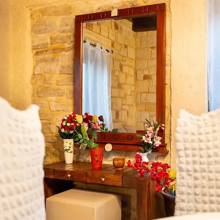 Irene Stone - Private Pool - Sleeps 6 Villa