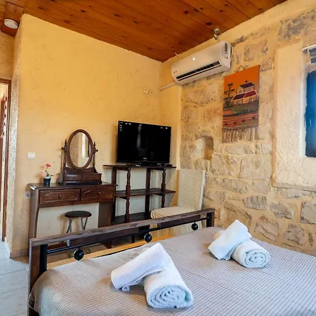 Irene Stone - Private Pool - Sleeps 6 Villa Hersonissos (Crete)