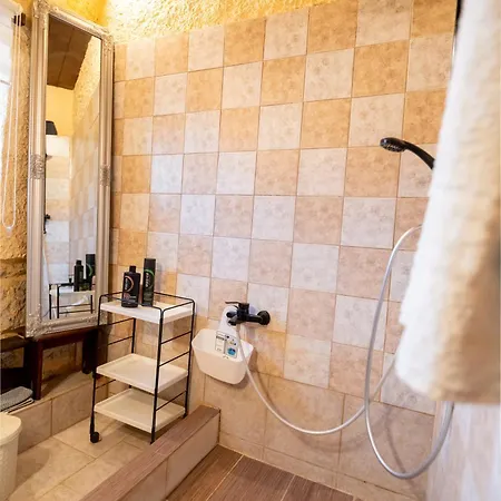 Irene Stone - Private Pool - Sleeps 6 *