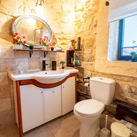 Irene Stone - Private Pool - Sleeps 6