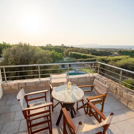 Irene Stone - Private Pool - Sleeps 6 Villa