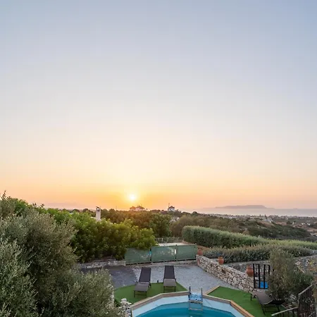 Irene Stone - Private Pool - Sleeps 6